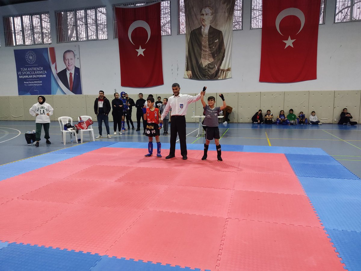 2022-2023 Okul Sporları kapsamında Gölbaşı'da gerçekleştirilen 140 sporcunun katıldığı MuayThai İl Şampiyonasında Kaşlıca İmam Hatip Ortaokulu öğrencilerimiz başarılarıyla turnuvaya damga vurdu. <a href="/Tut_Kaymakamlik/">Tut Kaymakamlığı</a> <a href="/adiyamanmem/">Adıyaman İl Millî Eğitim Müdürlüğü</a> <a href="/GSB_Adiyaman/">Adıyaman Gençlik ve Spor İl Müdürlüğü</a> <a href="/tutmeb/">Tut İlçe Milli Eğitim Müdürlüğü</a> <a href="/TalipYCEL2/">Talip YÜCEL</a> <a href="/MehmetA28722530/">Mehmet ALTINDAL</a>