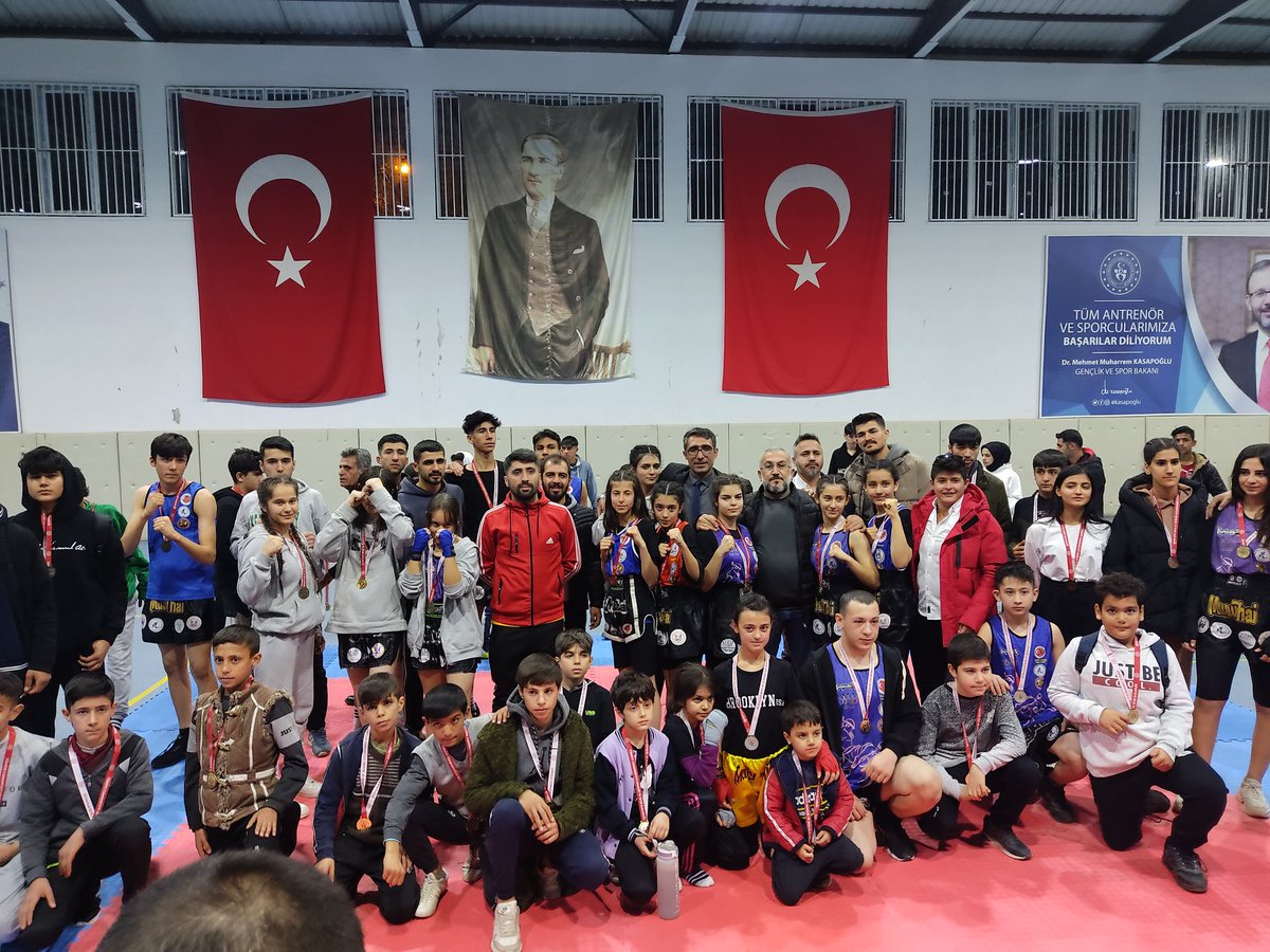 İmam Hatip Ortaokulu öğrencilerimiz kendi kilolarında 3 il birinciliği ve 4 il üçüncülüğü başarısı elde ettiler.İl birincilerimiz Türkiye şampiyonasında ilimizi temsil etmeye hak kazanmıştır.Öğrencilerimizi yürekten kutlar, başarılarının devamını dileriz.<a href="/Tut_Kaymakamlik/">Tut Kaymakamlığı</a> <a href="/tutmeb/">Tut İlçe Milli Eğitim Müdürlüğü</a>