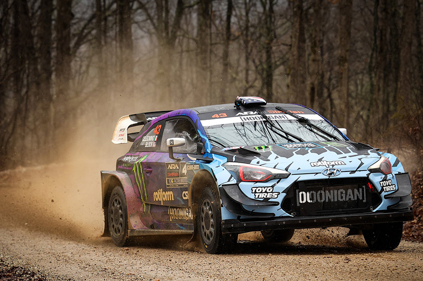 Josemivn's tweet photo. Ayer 2 de diciembre falleció a los 55 años el piloto estadounidense Kenneth 'Ken' Block, en un accidente de motonieve. Celebérrimo por sus espectaculares gimkanas, fue 2 veces subcampeón de Rally América y participó en 20 rallys del WRC, además de en el mundial de Rallycross. DEP https://t.co/82ZOlsrTGP