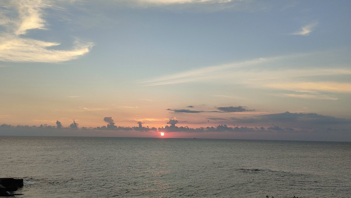 MongaroT's tweet photo. 赤くなって沈んでいく

#白浜
#海
#リゾバ https://t.co/Tjb2ddrbyn