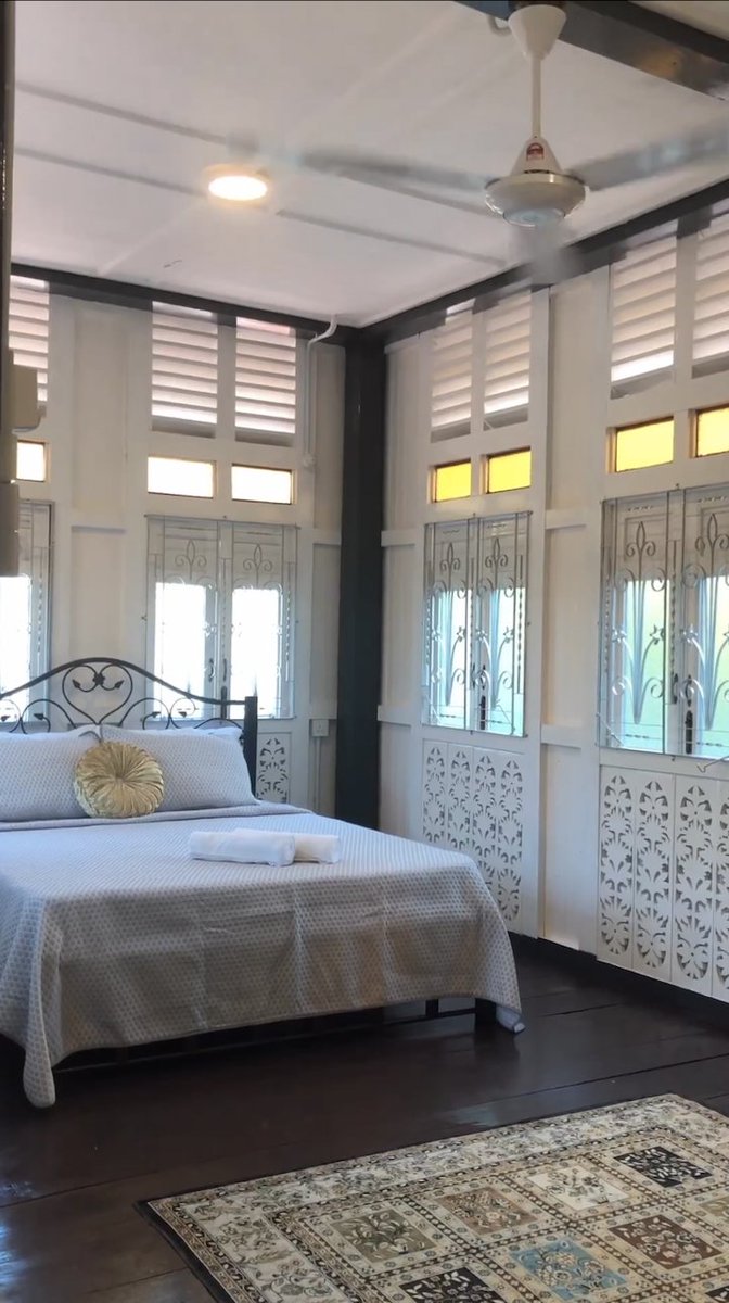 RajaCuti's tweet photo. Rumah homestay yang nampak klasik dan elegan π Suka lah tengok!
π Embun Puteh, Semabok, Melaka
Kredit ig rumahmakembun
#RC #RajaCuti #Viral #Melaka #EmbunPuteh #Semabok #Homestay #Percutian #Staycation #RumahMakEmbun #FamilyTrip https://t.co/jazL4sj43L