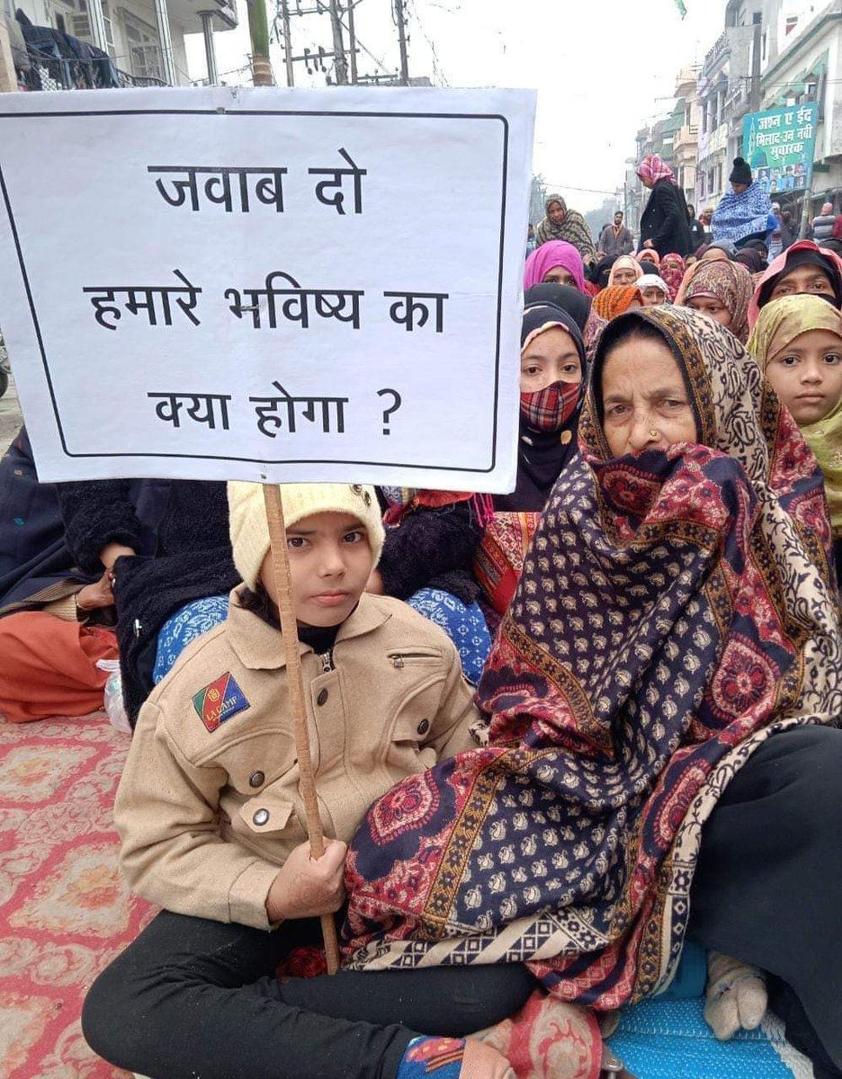MptMehaboob's tweet photo. लोग टूट जाते हैं एक घर बनाने में, 
तुम तरस नहीं खाते बुलडोजर चलाने में 
मुल्क़ के मुखिया जी संज्ञान ले 
@narendramodi https://t.co/KQxhgefKDB