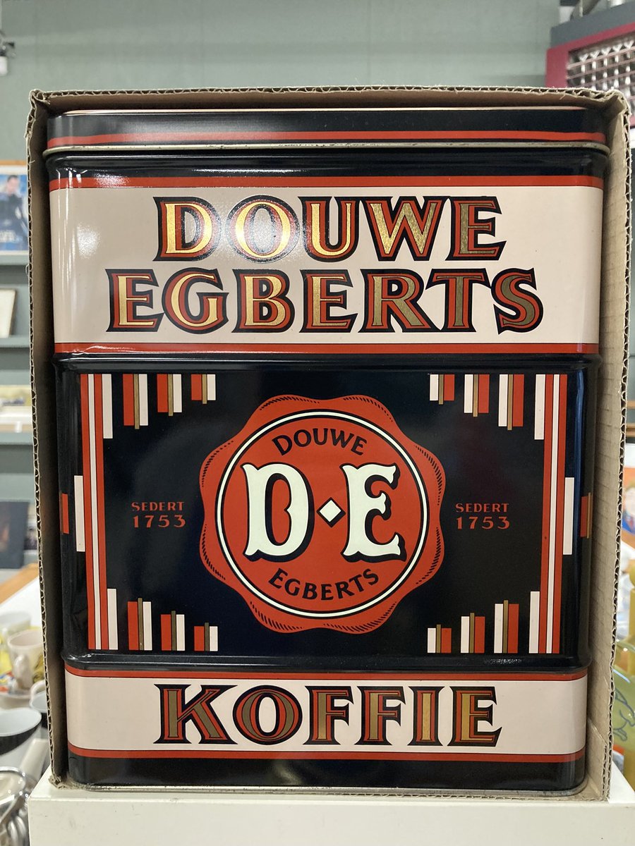 w8eens's tweet photo. Ik duik in de #DE #DouweEgbert verzameling bij #KringloopGorinchem benieuwd wat er vandaag uit de dozen gaat komen. https://t.co/h1dIVq16Ez