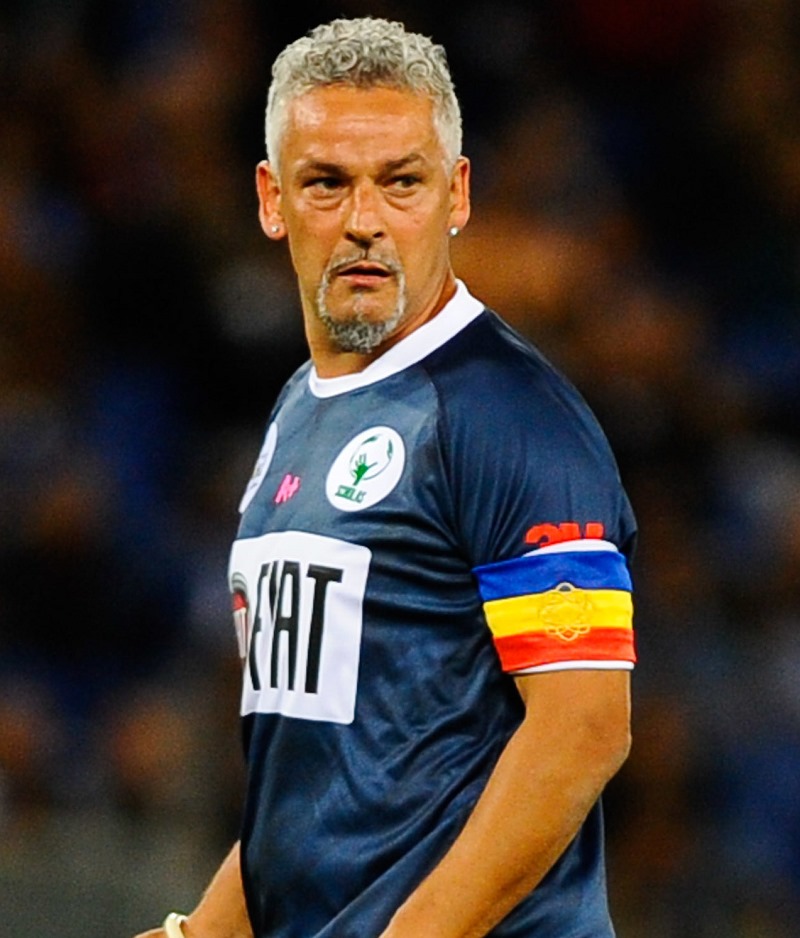 Footballtweet's tweet photo. 🎙️ Roberto Baggio: "I find it unpleasant to judge players on the pitch, that's why I don't do any TV punditry work. 

I see colleagues who couldn’t complete 3 dribbles condemn players on air.” https://t.co/6T7cQs51z8