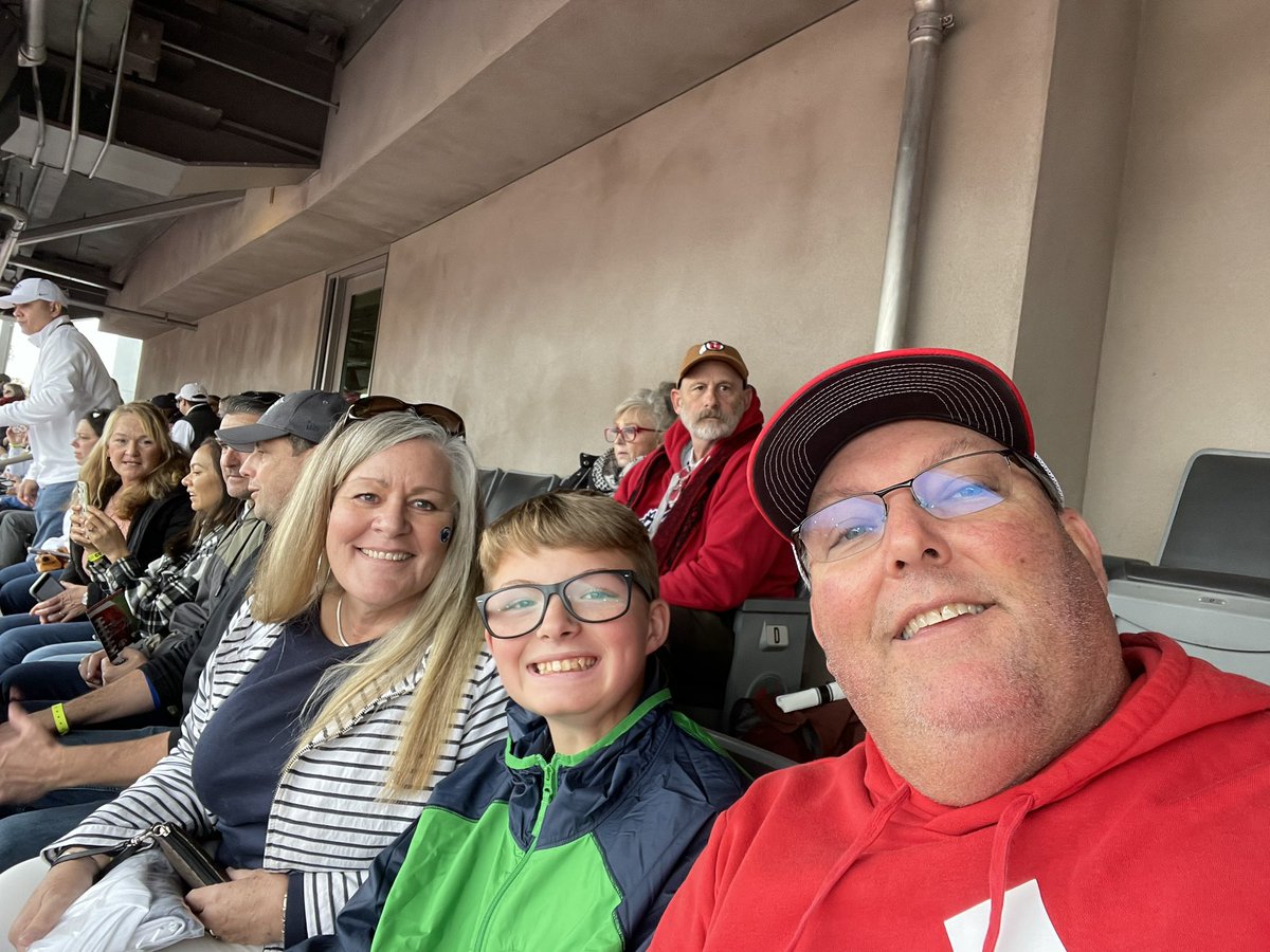 YakelJohn's tweet photo. Rose Bowl 2023! https://t.co/um6IztAvNu