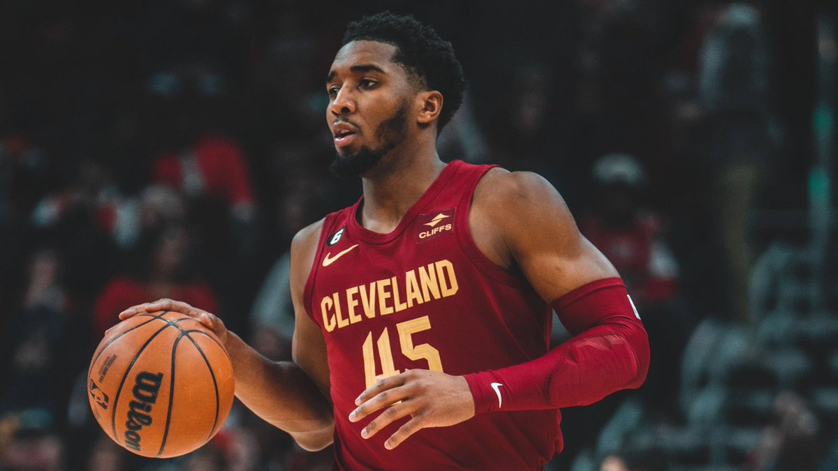 DONOVAN. MITCHELL. 

THE GAME OF HIS LIFE. 

• 71 PTS
• 11 AST
• 8 REB 
• 7-15 3PT 

ONE OF THE ABSOLUTE BEST PERFORMANCES WEVE EVER WITNESSED. #LETEMKNOW