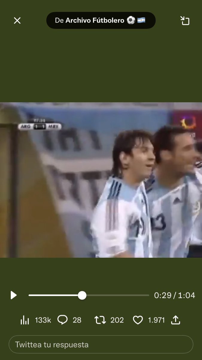 pedrocarpena_'s tweet photo. @AtaqueFutbolero @MR11ok Alguien puede valorar que el que se abraza con Messi es el mismísimo Scaloni? https://t.co/0vZdS003i5