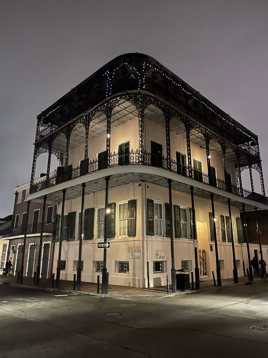 constancechron's tweet image. nola🤍