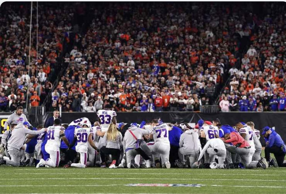 Sending our thoughts and prayers to <a href="/HamlinIsland/">𝐃𝐚𝐦𝐚𝐫 𝐇𝐚𝐦𝐥𝐢𝐧</a> &amp; the <a href="/BuffaloBills/">Buffalo Bills</a>  #prayersfordamar