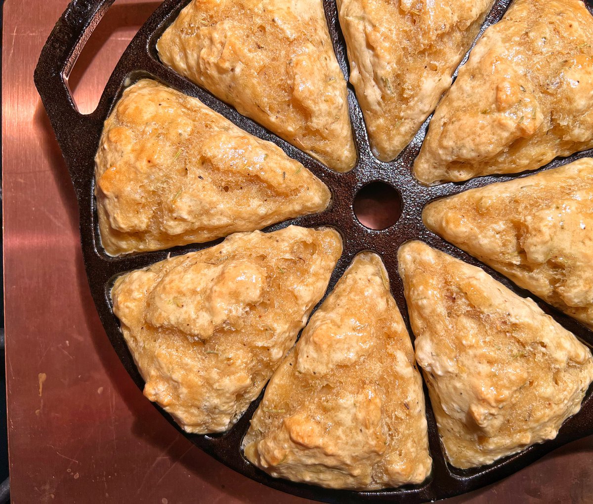 foodedge's tweet image. RT @RonRuggless: Some Soberdough #BeerBread ~ good with a salad. I’m grateful for holiday gifts!