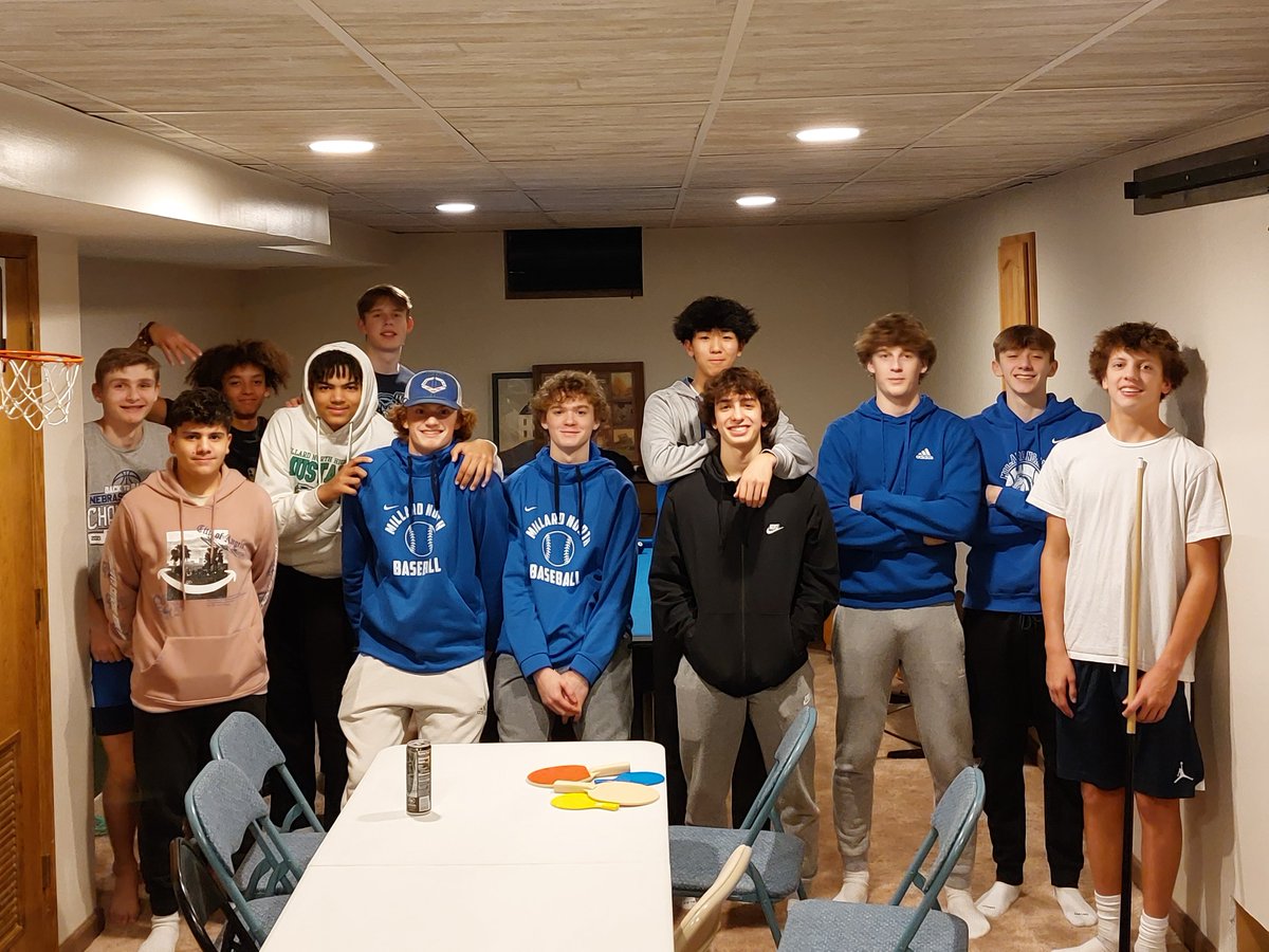 mattonweb's tweet photo. @MNHS_Basketball Reserve Team Dinner! #Family #RollStangs https://t.co/FuFgEXHUdF