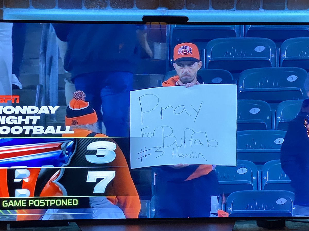 LaurenLapka's tweet image. Love this guy. #Bills #BiggerThanFootball