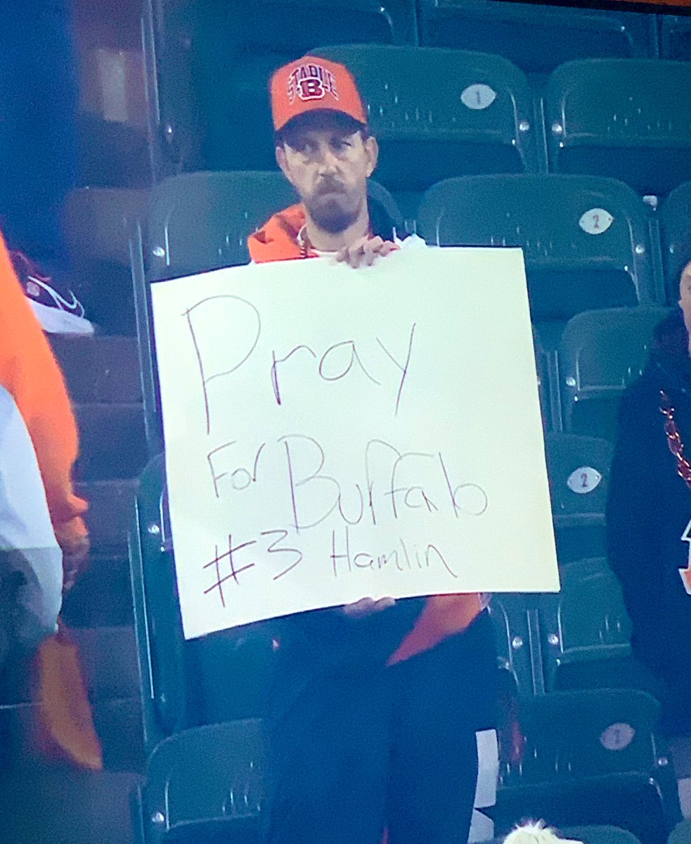 TheAshleyRowe's tweet photo. 🙏 https://t.co/fsUd0B4TSR