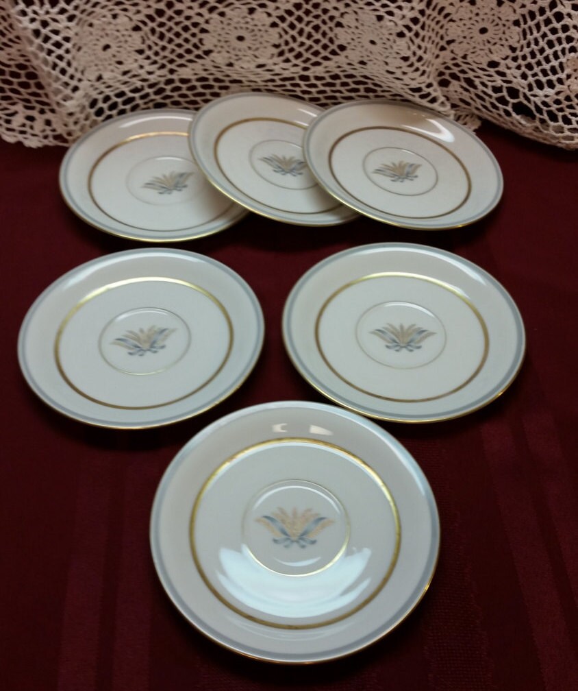 Lyn_Bluefish901's tweet photo. Eschenbach Baronet China, Loraine Pattern, Bavaria Germany White Gray Gold, Gold Wheat, 1940s, PERFECT - T.V. Movie Prop, 5 Available https://t.co/KhwosnZLwy #Etsy #AmazingFunVintage.etsy.com #Vintage #EAPG on Etsy #WheatPattern https://t.co/kKQqHPHFBg