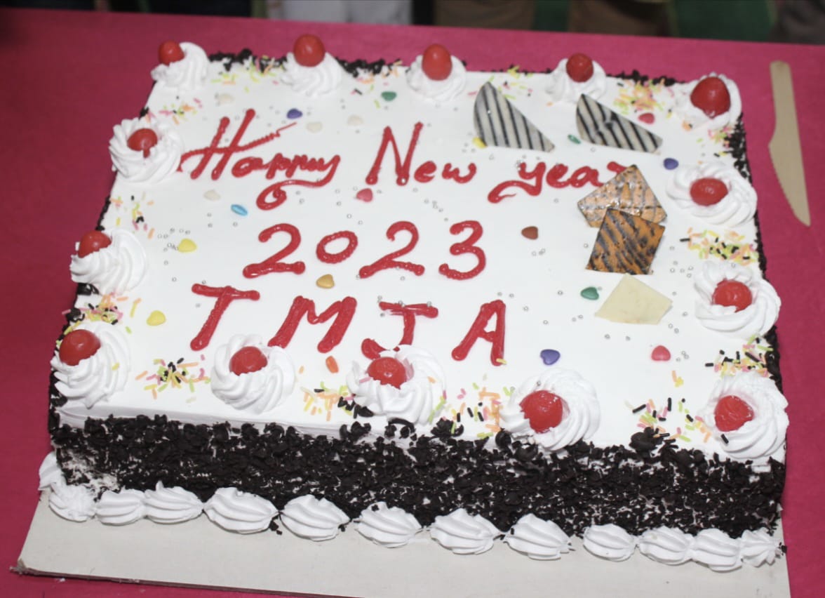 rs_prakash3's tweet photo. #NewYear As a mark of welcoming 2023, #TMJA(Tamil Movie Journalist Association) had organised a get-together & veteran filmmaker/actor #SAChandrasekaran headlined the event sharing the secrets of his youthful spirits, while at 82! A well formulated function! https://t.co/0sTbFTEcwg
