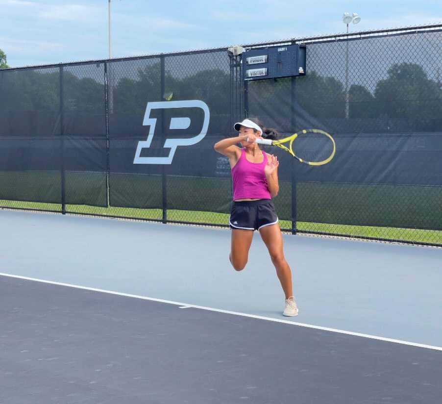 ParsaBombs's tweet photo. Five-star recruit Emma Gu (#56 in class of 2023 / #1 in Indiana @TennisRecNet) has verbally committed to @NavyWTennis. Older brother Aaron, a four-star recruit, is also committed to Navy. The Midshipmen have now landed at least one five-star recruit in 7 of their last 8 classes. https://t.co/zTCgRHmTKZ