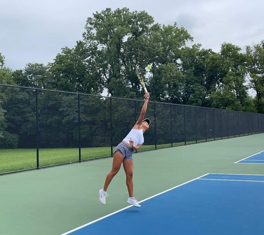ParsaBombs's tweet photo. Five-star recruit Emma Gu (#56 in class of 2023 / #1 in Indiana @TennisRecNet) has verbally committed to @NavyWTennis. Older brother Aaron, a four-star recruit, is also committed to Navy. The Midshipmen have now landed at least one five-star recruit in 7 of their last 8 classes. https://t.co/zTCgRHmTKZ