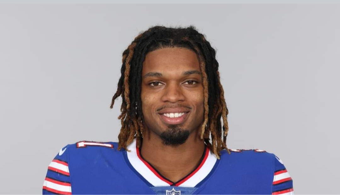 kjcox19's tweet photo. 🙏🙏🙏 #pray4hamlin 
Please stop what you're doing now and say a prayer for Damar Hamlin ...
#staystrong3 https://t.co/YO5Tsq5278