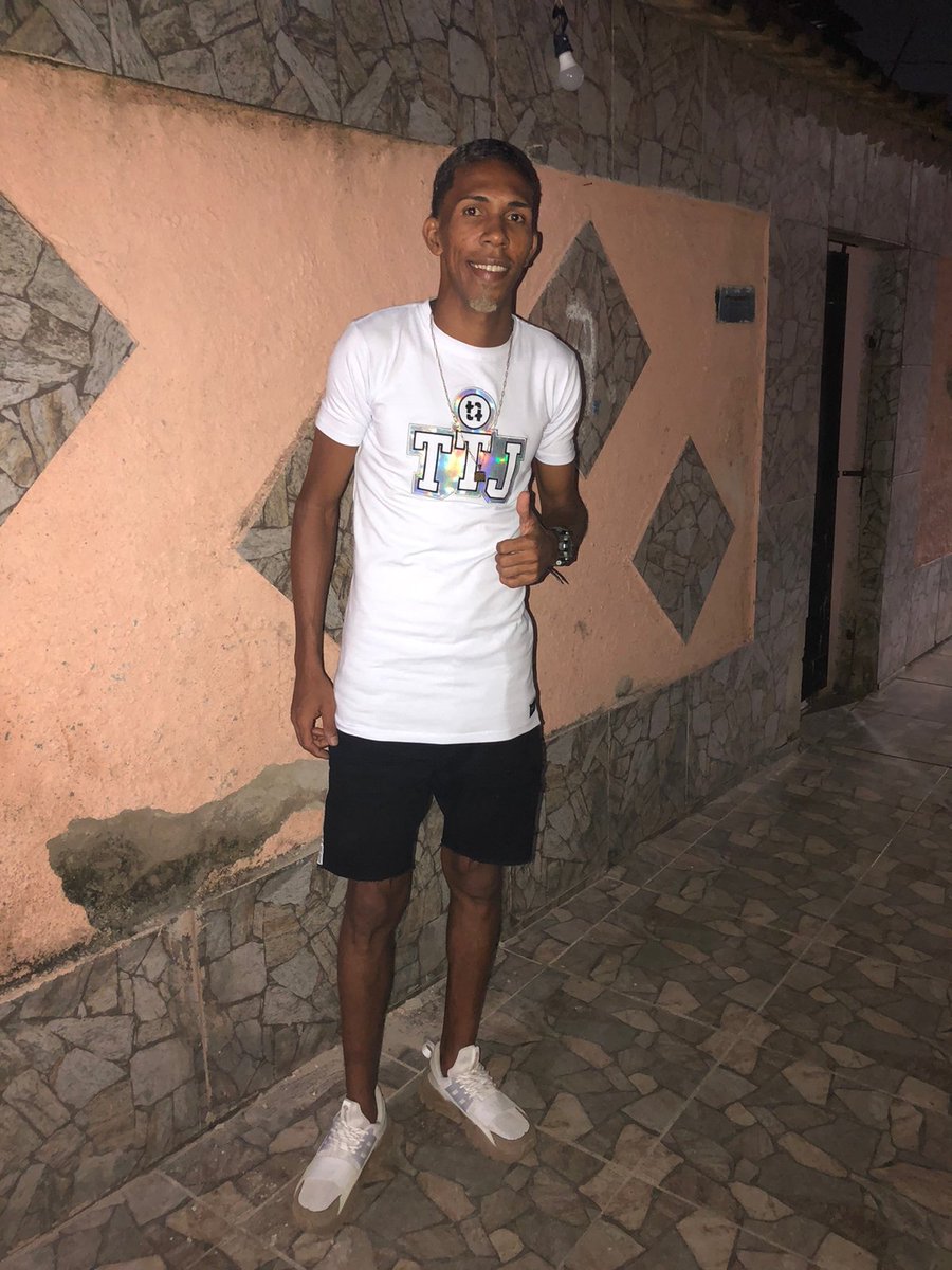 Parabéns pra mim obgd meu Deus por mais um ano de vida 🥳🥳🥳