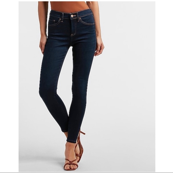 Denise1Jordan's tweet photo. So good I had to share! Check out all the items I'm loving on @Poshmarkapp #poshmark #fashion #style #shopmycloset #express #caliabycarrieunderwood #vince: https://t.co/kx7u4CFZqe https://t.co/HY84ou88E2