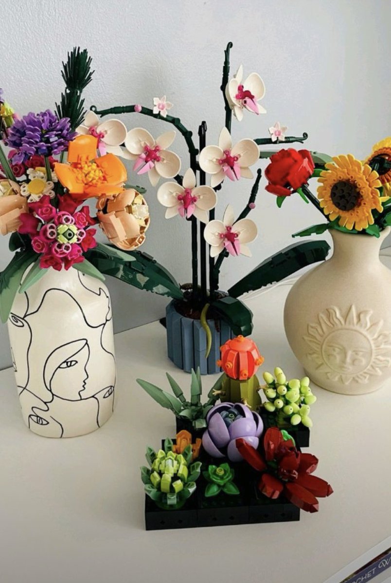 ahmadsharing88's tweet photo. Flower lego collection will be the best home deco for your house ✨
#ahmadsharing #shopeethread https://t.co/eHVdum1C0O