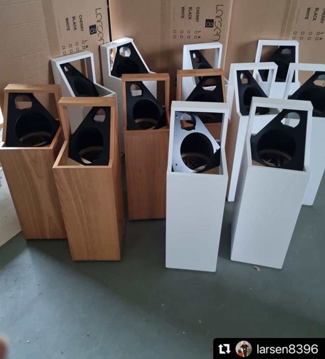 新年あけましておめでとうございます。

スウェーデン・ラーセン #larsen 社の工房から製作途中のスピーカーの素敵な写真が届きましたのでシェアさせていただきます。ちなみに、これが完成したらハワイに行くそう。

本年もよろしくお願いいたします。

ベッドフォードサウンド一同