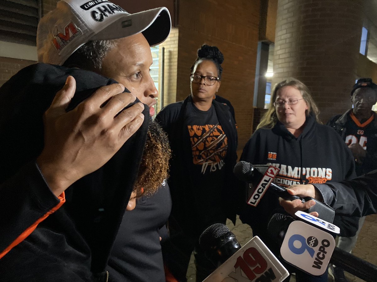 “Just because we’re bengals fans, doesn’t mean we aren’t fans of him. Nobody wants to experience something like this, that was horrific. We support you Bills. Cincinnati supports you.” 

Fans are here at UC Medical Center showing support for Damar Hamlin.