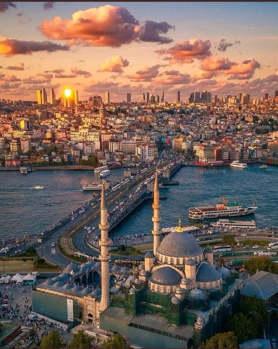 Geceye yenilmeyen her insana 
Ödül olarak bir Sabah,bir gündüz,birde güneş vardır.
Umutsuzluk yok!
Gün gelir gülde açar , bülbül de öter
Sezai Karakoç

Elhamdülillah bugünde Sabah ettik
Esselâmü Aleyküm sabahımız hayrolsun günümüz aydın olsun inşaALLAH twiter ailem
#Muro😎
🇹🇷🌹