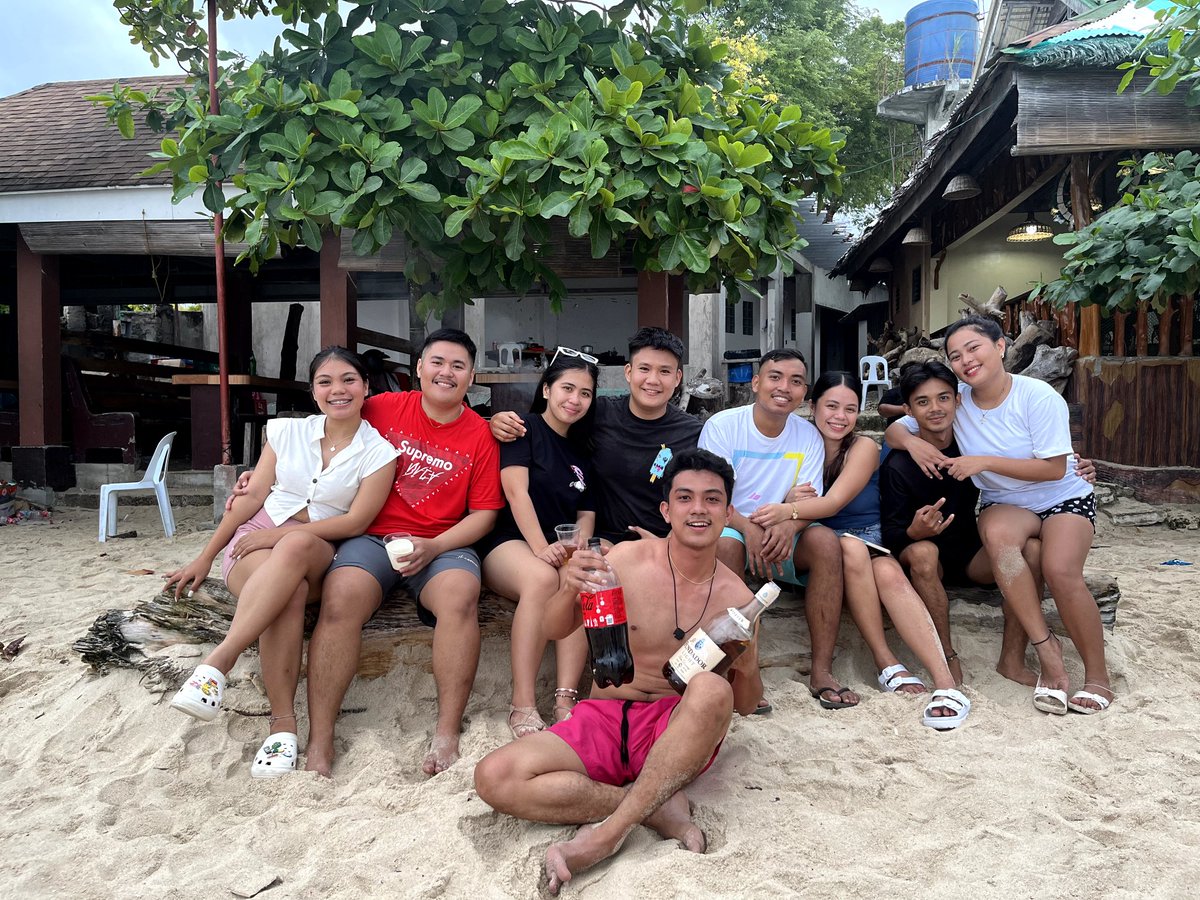JoseEdu21927233's tweet photo. With the Squad
#firstdayof2023 https://t.co/jNxhec8J89