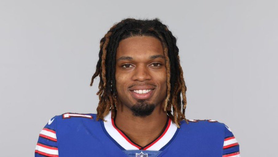 Prayers for Buffalo Bills safety Damar Hamlin in critical condition 🙏🏾🙏🏾🙏🏾🙏🏾