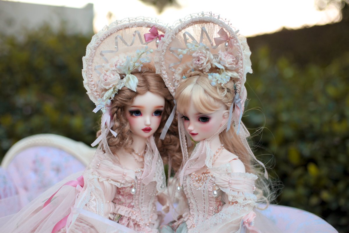 sakura_babie's tweet photo. 👑 My beautiful princesses 👑
#Volks #SuperDollfie #SD_Elsa #VolksDoll #BJD #bjdcollector #dollcollector #Doll #Dolls #Desers #Desersdress #SD_Cinderella #BJDhouse #BJDroom #BJDdiorama #dolldress #princess #floraldress #dollgown #dolldress #dollgown #dollbonnet #bonnet https://t.co/3UZD1FeIyy