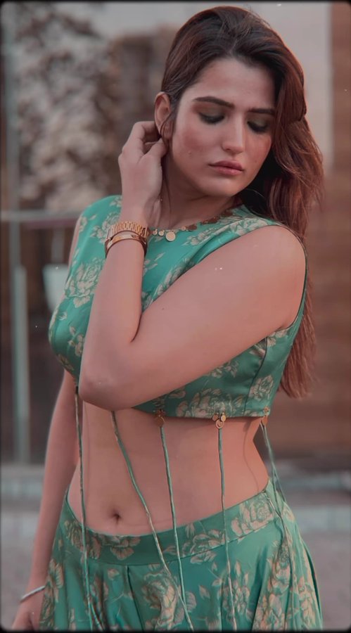 FlhPisVacAE0iVB?format=jpg&name=900x900