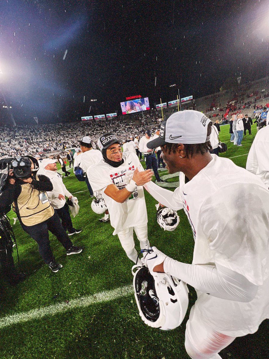 KSaunders03's tweet photo. Great way to start off 2023🌹 Love this team! https://t.co/cblZY6SDmz