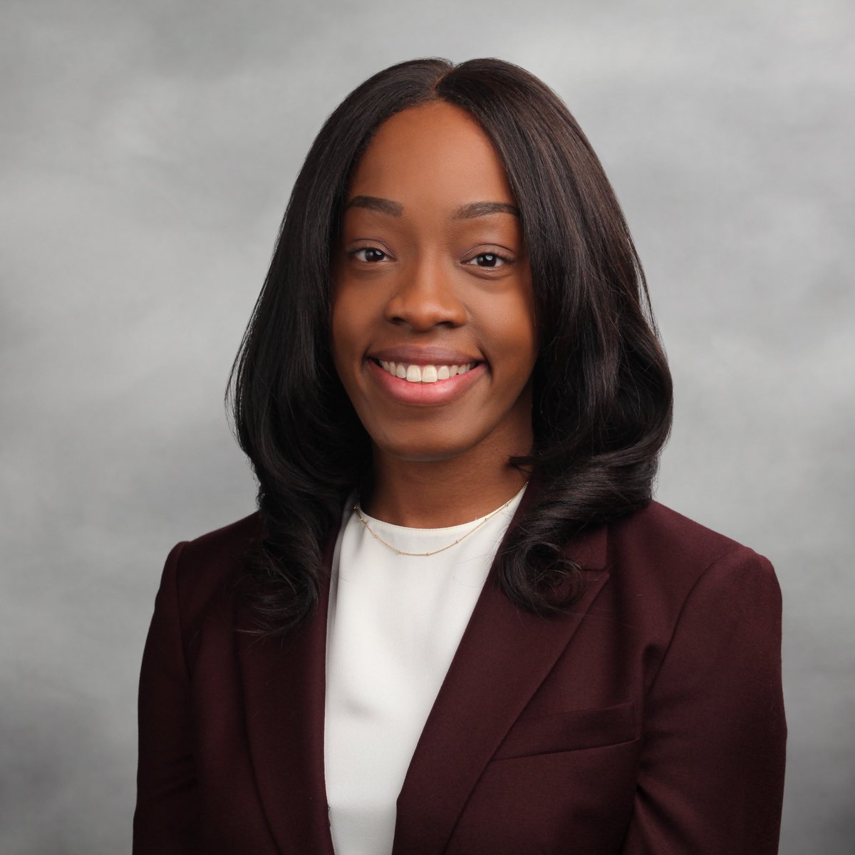 Halfway through intern year. Still smiling. Still passionate. Above all, still Amber. ✌🏽#SomebodysDoctor #NewProfilePic