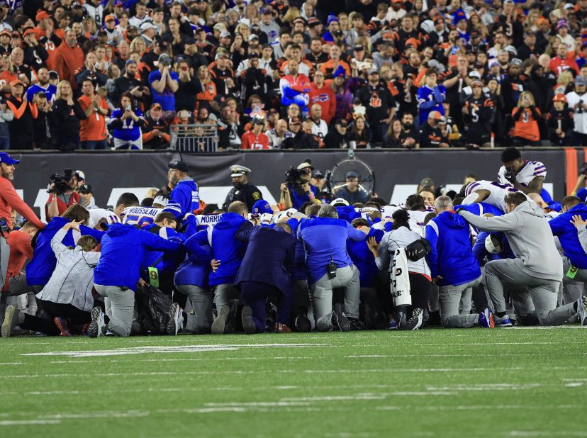 RookieWatxh's tweet image. Praying for Buffalo Bills safety Damar Hamlin, his family, and the brotherhood of the Buffalo Bills.

God is in control 🙏