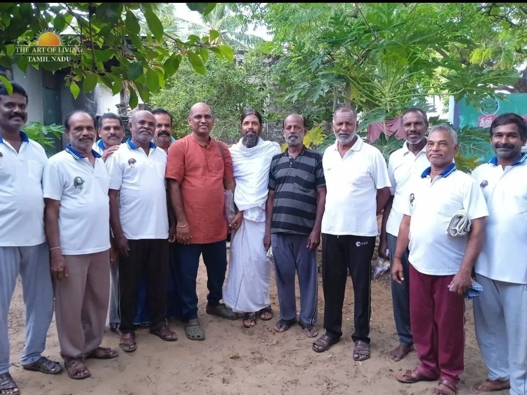 ArtofLivingTN's tweet image. Earlier moments from weekly follow-up at Saraswathi School, #Rameshwaram, #Tamilnadu 

 #happinessprogram #basiccourse #sudarshankriya