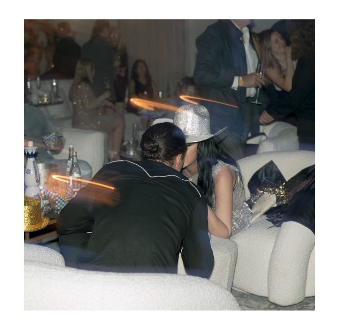 Katy and Orlando at the New Year’s Day party🥰♥️