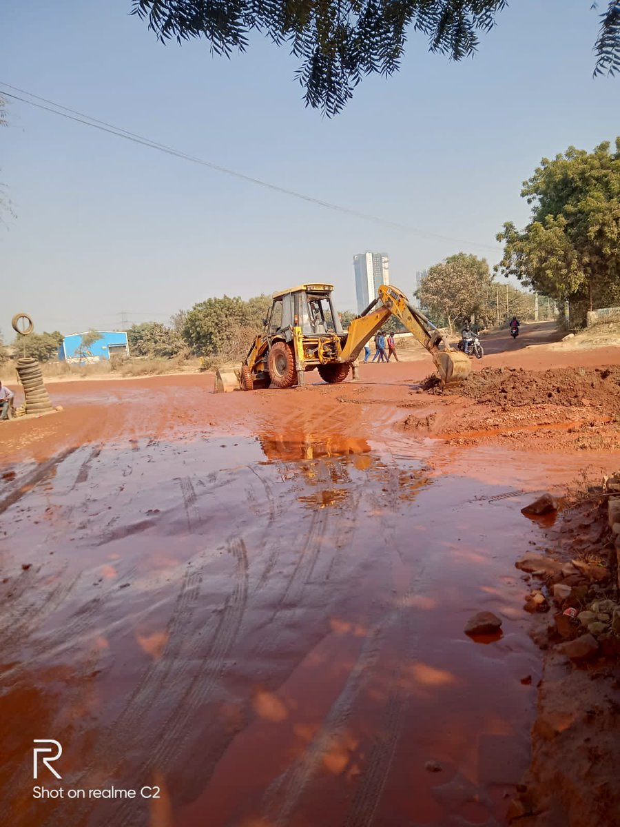 DEEPAKKAHUJA's tweet photo. #Gurgaon @OfficialGMDA अधिकारियों ने दिया सड़क की तरफ ध्यान। #Sector_84 https://t.co/kzKCqhG1IH