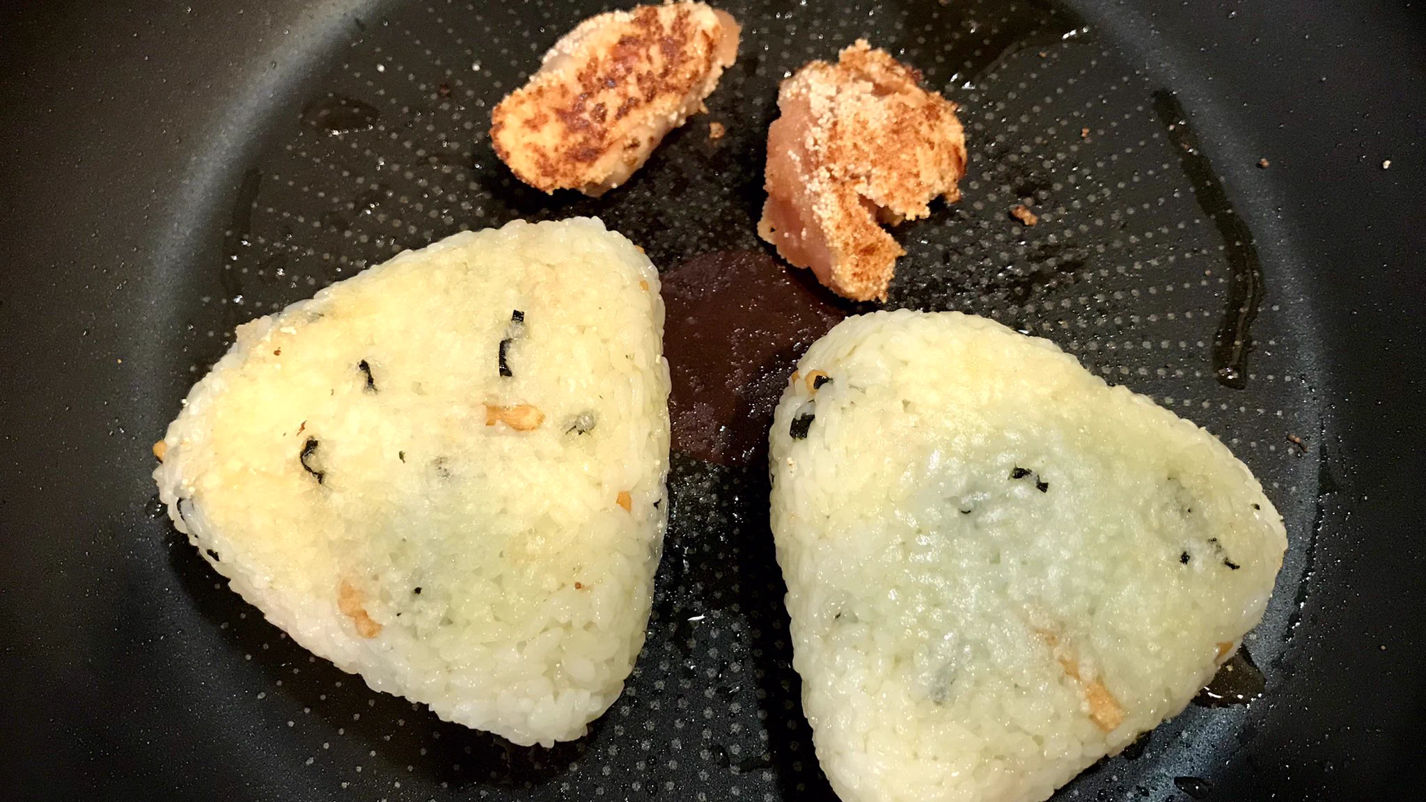 これぞ至高・・！？お茶漬けの素を使った焼きおにぎりが最高すぎる！