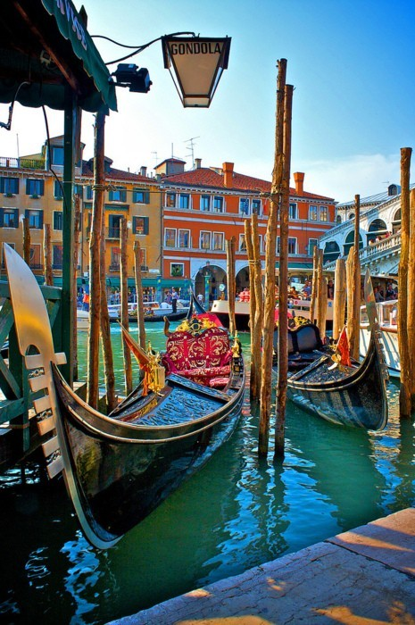 Gondola Stand, Venice, Italy #GondolaStand #Venice #Italy ethanfreeman.com