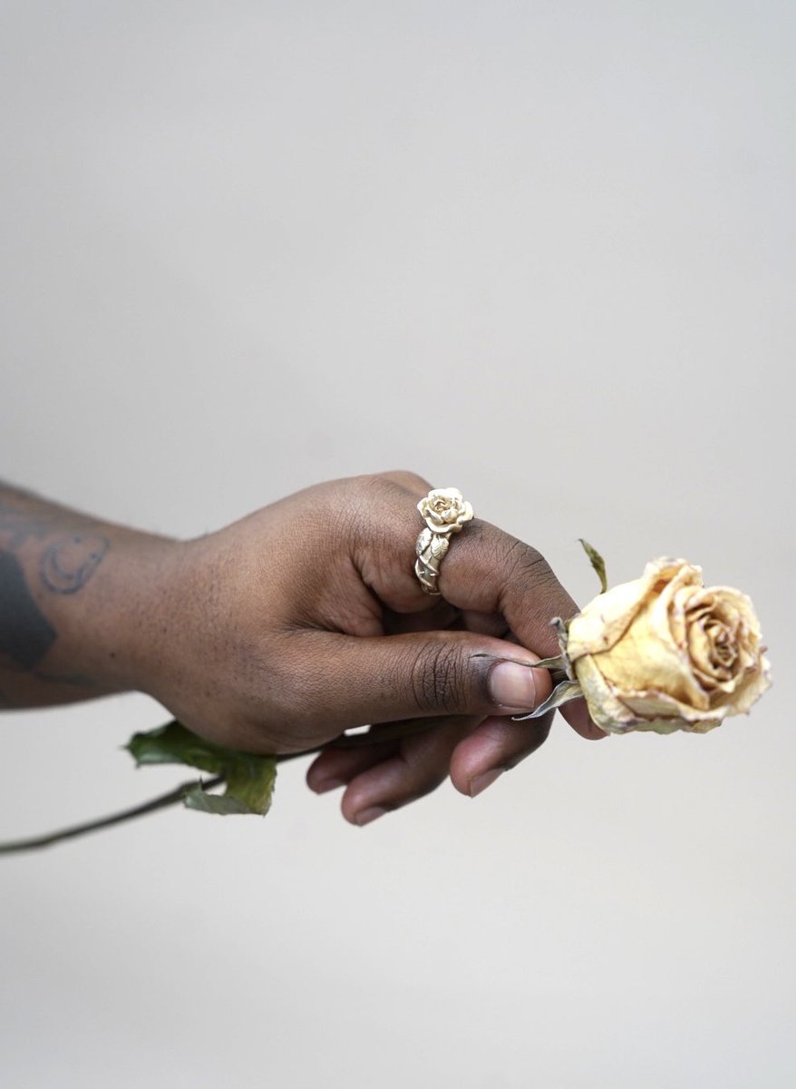 btoopositive's tweet photo. Shooting some product photos for my rose ring design. #goldrings #blackmenwhodesign #blackart #btoopositive https://t.co/bi4rlgnFLs