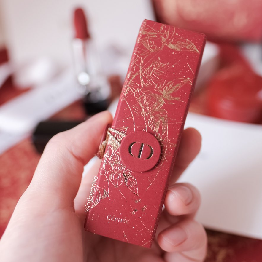 imbeamie's tweet photo. Dior เปิดปีอย่างตัวแม่ มาแรงแดงรับทรัพย์ คอลตรุษจีนมีลิปลิมิเต็ท Rouge Dior เบอร์ 720 Icone Velvet น่าตำมากกก สีมงคล แพคเกจมงลงใจ ไม่มีได้ไงงงงง 🧧❤️‍🔥💫 https://t.co/MO9NcFodeq