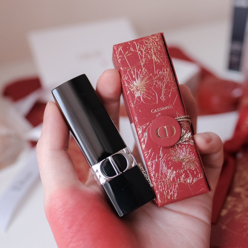 imbeamie's tweet photo. Dior เปิดปีอย่างตัวแม่ มาแรงแดงรับทรัพย์ คอลตรุษจีนมีลิปลิมิเต็ท Rouge Dior เบอร์ 720 Icone Velvet น่าตำมากกก สีมงคล แพคเกจมงลงใจ ไม่มีได้ไงงงงง 🧧❤️‍🔥💫 https://t.co/MO9NcFodeq