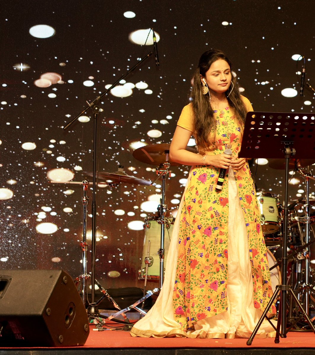 Nadapriya's tweet photo. Being in my happy place &amp; holding my fav 🎤 
So 😁

📸 @jsb_since_1992 

#music #peace #happiness #nadapriya https://t.co/yUWzTw1KZu
