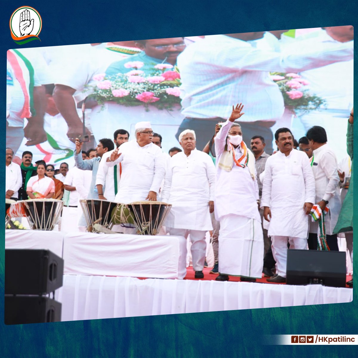 HKPatilINC's tweet photo. ಮಹದಾಯಿ ಯೋಜನೆಯ ಹೆಸರಿನಲ್ಲಿ ಉತ್ತರ ಕರ್ನಾಟಕದ ರೈತರು ಹಾಗೂ ಶ್ರೀಸಾಮಾನ್ಯರಿಗೆ ಬಿಜೆಪಿ ಸರಕಾರ ಎಸಗುತ್ತಿರುವ ಮೋಸವನ್ನು ವಿರೋಧಿಸಿ ಹಾಗೂ ನೀರಿನ ಸಮಸ್ಯೆ ಬಗೆಹರಿಸಬೇಕೆಂದು ಆಗ್ರಹಿಸಿ ನಡೆಸುತ್ತಿರುವ 'ಮಹದಾಯಿ ಜಲ ಜನ ಆಂದೋಲನ' ಕಾರ್ಯಕ್ರಮಕ್ಕೆ ಚಾಲನೆ ನೀಡಲಾಯಿತು.
#mahadayiprotest https://t.co/DSsoxays2r
