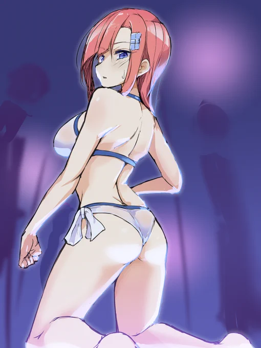 ナイトプールに来た出ちゃん 