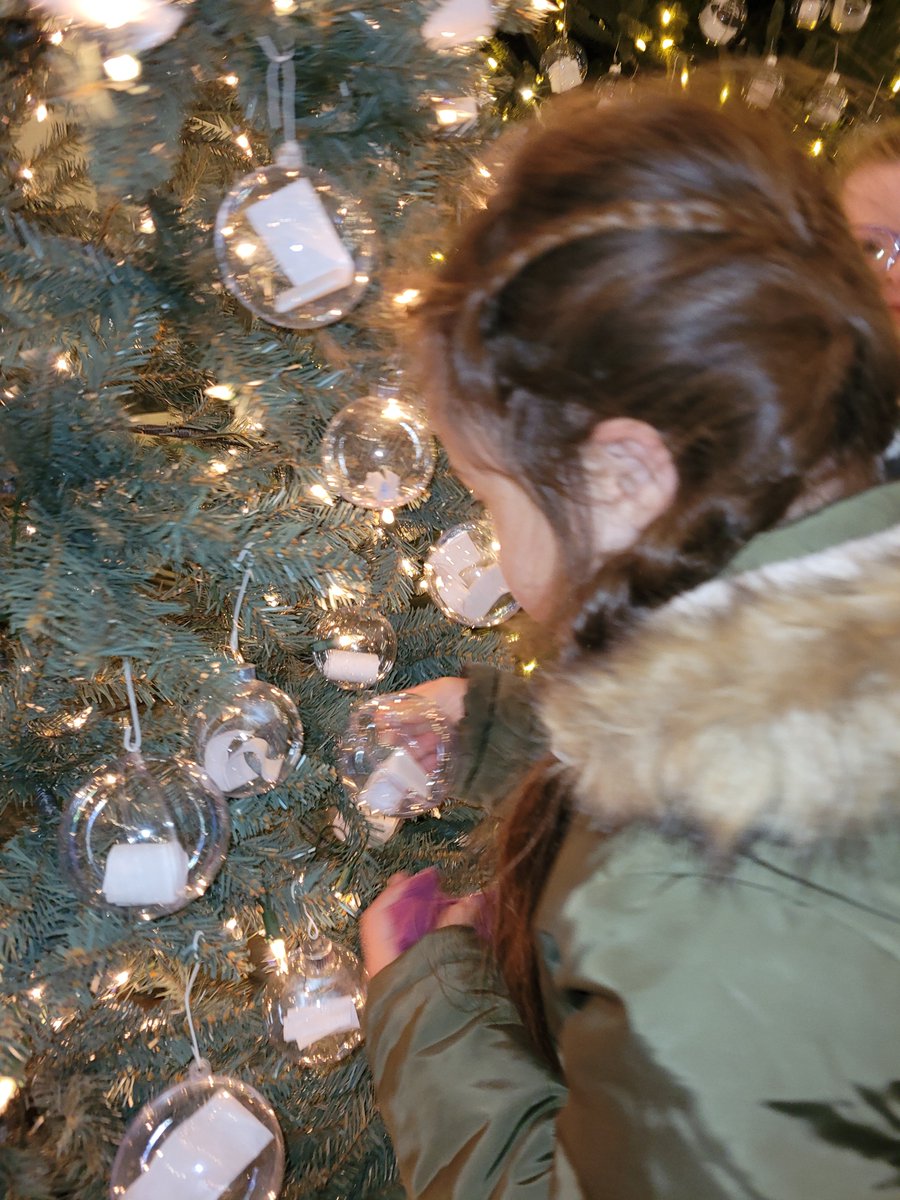 goDSresearch's tweet image. Writing what she is thankful for (Xmas ornaments in support of children) + listening to a singer! w/ a friend as a result of trip #3! to Winter Wonders--not a small deed to be thankful 4 #soundsensitivity #exposure #practice #persistance