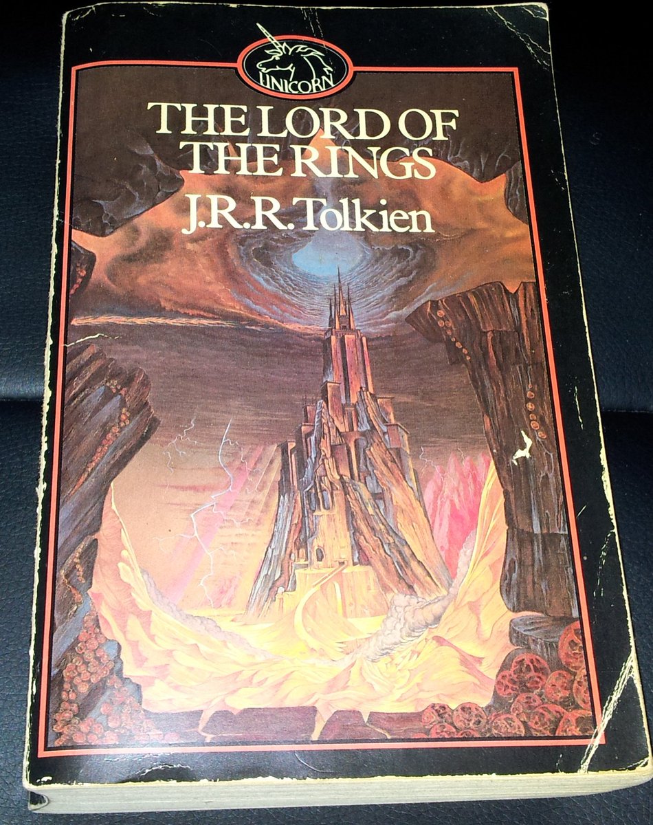 DerAltePoet's tweet photo. Heute vor 131 Jahren wurde J. R. R. Tolkien (* 3. Januar 1892 - † 2. September 1973) geboren. Er gilt mit seinem "Hobbit" (1937, dt. 1957) und dem 3-teiligen Roman "The Lord of the Rings" (1954, dt. 1969) als Begründer der modernen Fantasy. https://t.co/p6xvhfDa1W