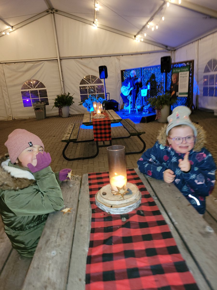 goDSresearch's tweet image. Writing what she is thankful for (Xmas ornaments in support of children) + listening to a singer! w/ a friend as a result of trip #3! to Winter Wonders--not a small deed to be thankful 4 #soundsensitivity #exposure #practice #persistance