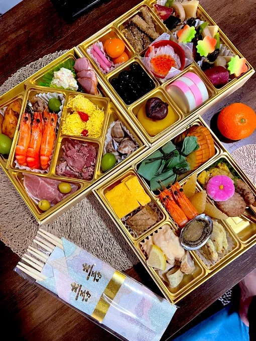 お正月は友達と3日間過ごして美味しいものも沢山食べました!今日は絵を描くぞー 